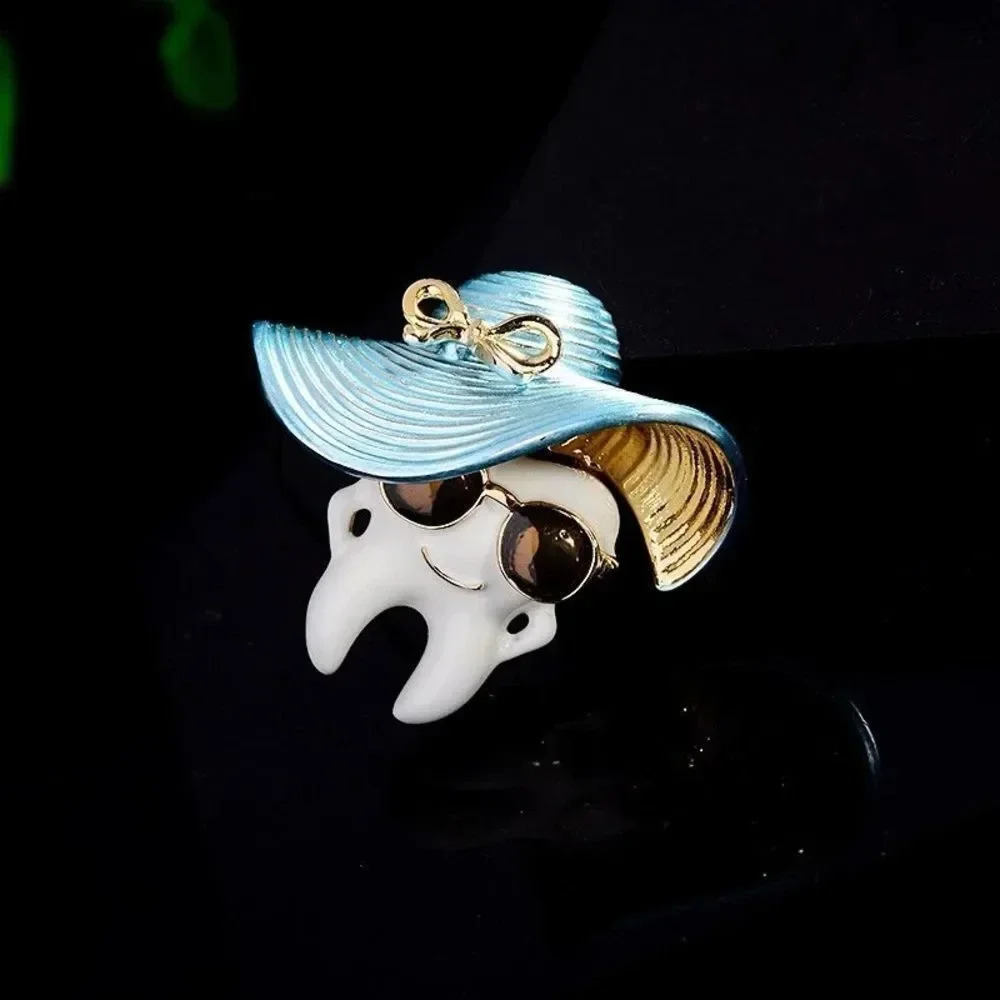 VQ Tooth Brooch - Picture 3 of 6